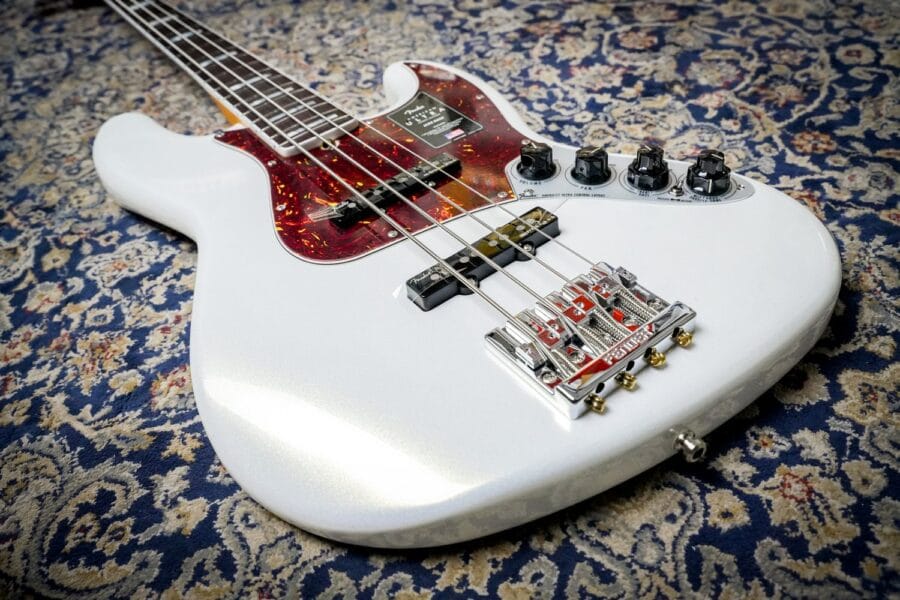Fender American Ultra Jazz Bass Arctic Pearl (3)