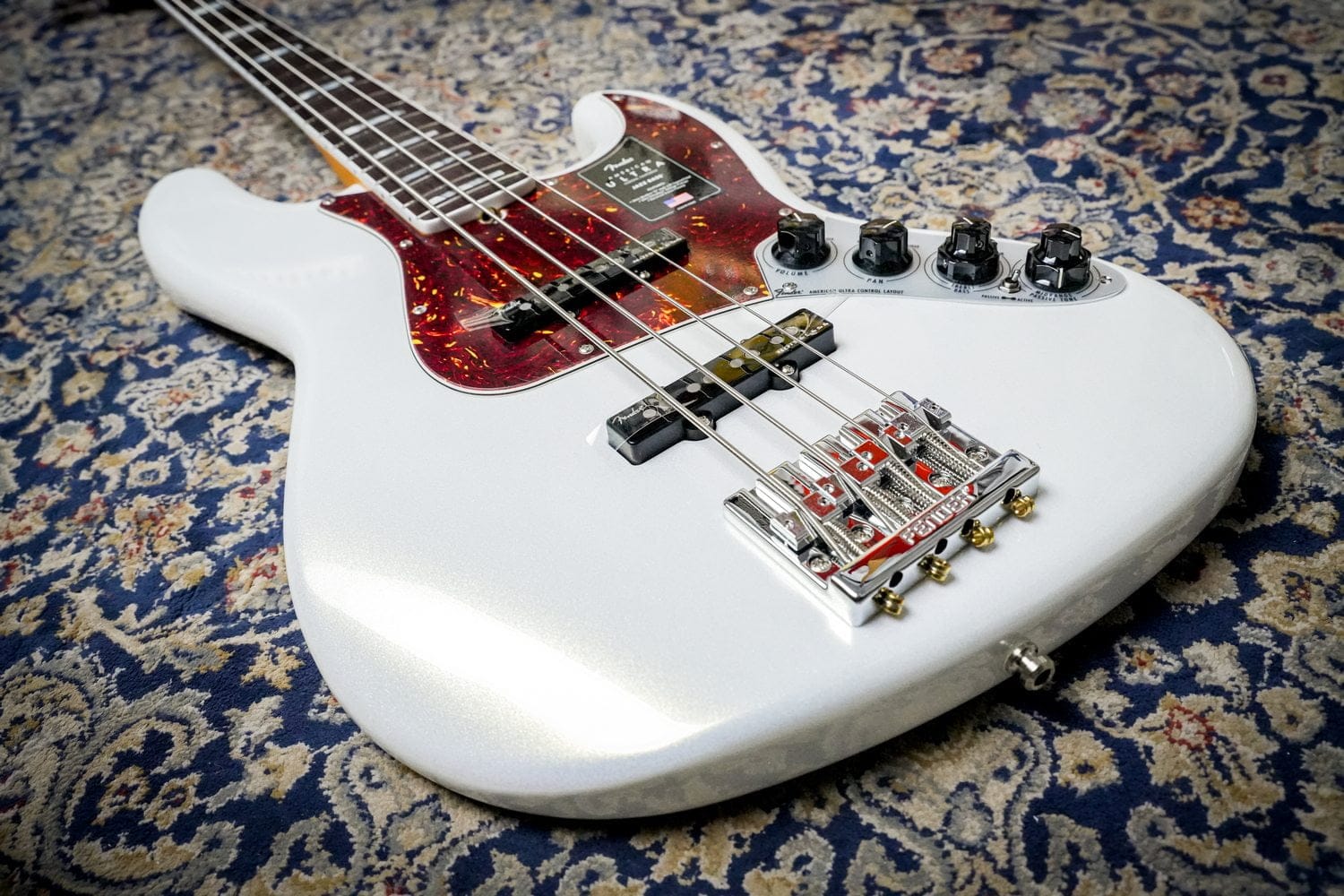 Fender American Ultra Jazz Bass Arctic Pearl (3)