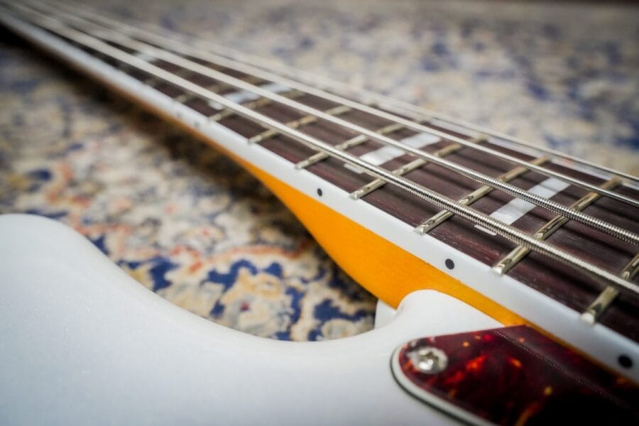 Fender American Ultra Jazz Bass Arctic Pearl (9)