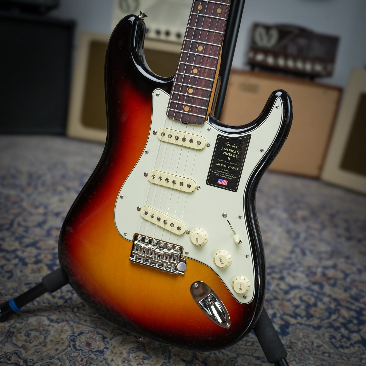 Fender American Vintage Ii 1961 Stratocaster 3 Color Sunburst (1)