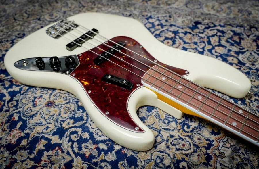 Fender American Vintage Ii 1966 Jazz Bass Olympic White (5)