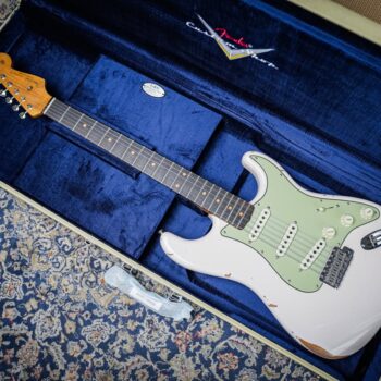 הגיטרה הזו, היא הדבר הכי קרוב שתוכלו לקבל ל Fender Stratocaster משנת 1962 אמיתית,
אבל ברבע מחיר מאחת כזאת!😲גיטרת קאסטום שופ באיכות משוגעת! ה- Fender Custom Shop Late 1962 Relic Stratocaster Super Faded Aged Shell Pink,
✅ בנויה משתי חתיכות Alder משובחות,
✅  צוואר מ-Rift Sawn מייפל יציב במיוחד בצורת 60s Oval C,
✅  פרטבורד רוזווד עם רדיוס 9.5״ ו21 שריגים Narrow Tall
✅  גימור Super Faded Shell Pink מעלף עם רליק מפנק 🩷
✅  3 פיקאפי סטראט ’60-’63 מלופפים ידנית מבית הקאסטום שופ של פנדרכל החומרה נאמנה לתקופת הבניה באותן שנים כדי שתוכלו להנות ממלוא החוויה!זמינה עכשיו, במיתר השישי, ייבוא מקביל של Fender Made in USA בישראל!
לפרטים נוספים לחצו כאן:
https://tinyurl.com/1962pinkfendercs