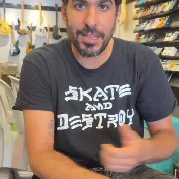 בסיסטים! שמעתם מה הוא אמר?!
יום שני הקרוב, 8.9 במיתר השישי
סדנת בס שווה ביותר עם אחד הבסיסטים השווים שידעה ארצנו שניגן ומנגן עם לא מעט אמנים מצוינים וגם יוצר מוזיקה מקורית בעצמו.
*הכניסה חינם בהרשמה מראש! מקומות מוגבלים!*
להרשמה שלחו הודעה בפרטי.