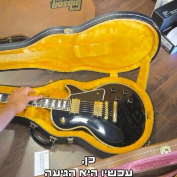 Gibson במיתר השישי 😎✌🏻
מבחר גיטרות (חשמליות/אקוסטיות/בס) של המותג המוכר והאהוב.
הזדמנויות מאוד מאוד שוות מחכות לכם בסרטון הזה וכמובן במלאי באתר. מכיוון שרוב הגיטרות הן יד 2 (כמובן עם סט-אפ כולל שנה אחריות), אנחנו ממליצים לא להתמהמה ולעוף על ההזדמנות!
כל הגיטרות כבר באתר וחלק קטן מהגיטרות כבר מצאו בית. מה אמרנו על לא להתמהמה?😬פרטים באתר ובחנות.